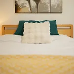 Apartment Base78, Your Place In Bristoi, Close To Station, Harbourside & *