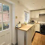 Apartment Base78, Your Place In Bristoi, Close To Station, Harbourside &