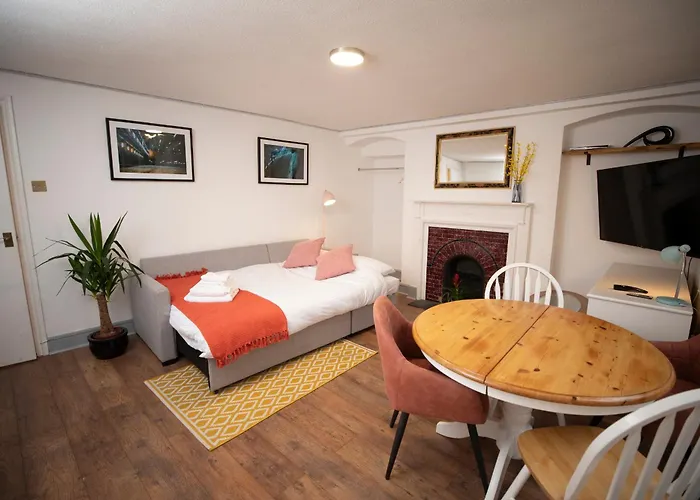 Apartment Base78, Your Place In Bristoi, Close To Station, Harbourside & *